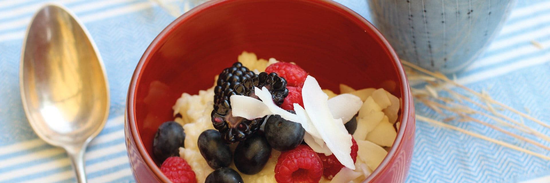 Warmer Kokosmilchreis mit Früchten