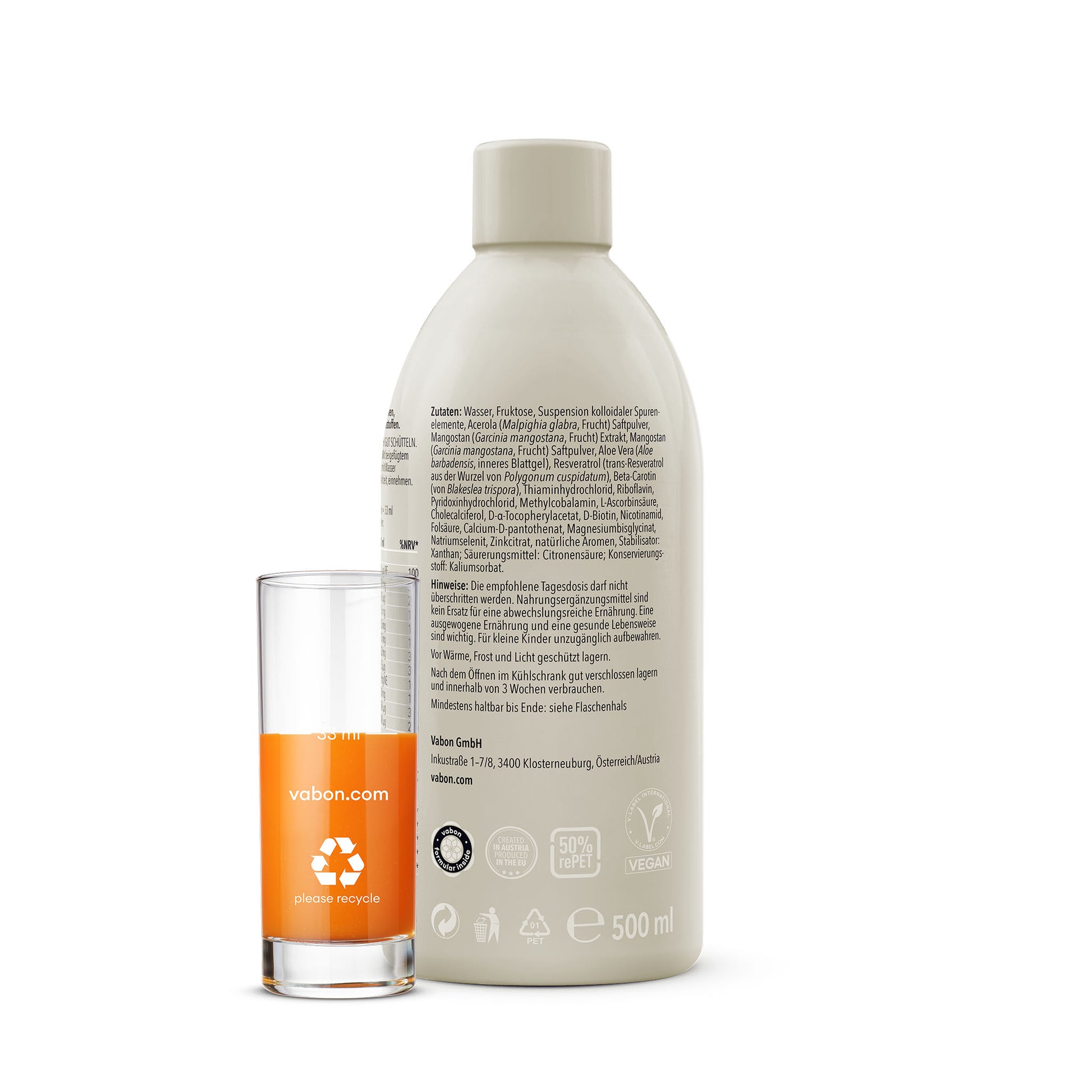 Rückseite der vabon essentials Flasche (500 ml) mit Nährwertangaben und Glas mit orangem Getränk, recyclebare und vegane Nahrungsergänzung.