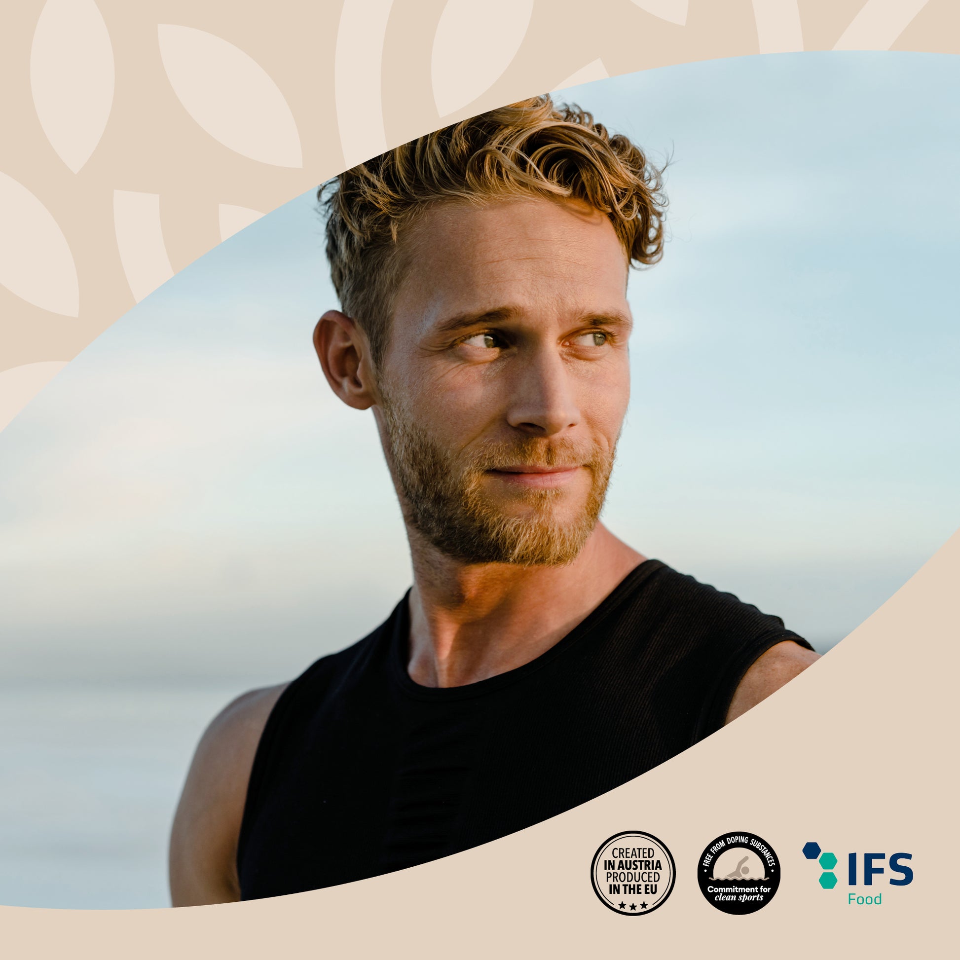 Sportliche Person blickt nachdenklich in die Ferne, Hintergrund Natur und Himmel. Symbol für Stärke, Energie und Vitalität mit vabon. Unten Nachhaltigkeitssiegel und IFS Food Zertifizierung.